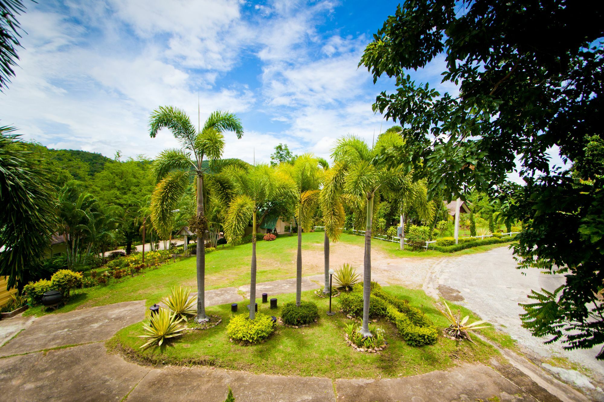 Touch Star Resort - Doi Inthanon Chom Thong Exterior foto